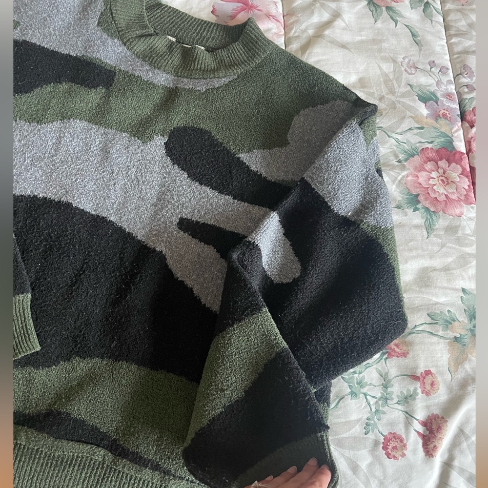 Camo Sweater - Picture 5 of 5